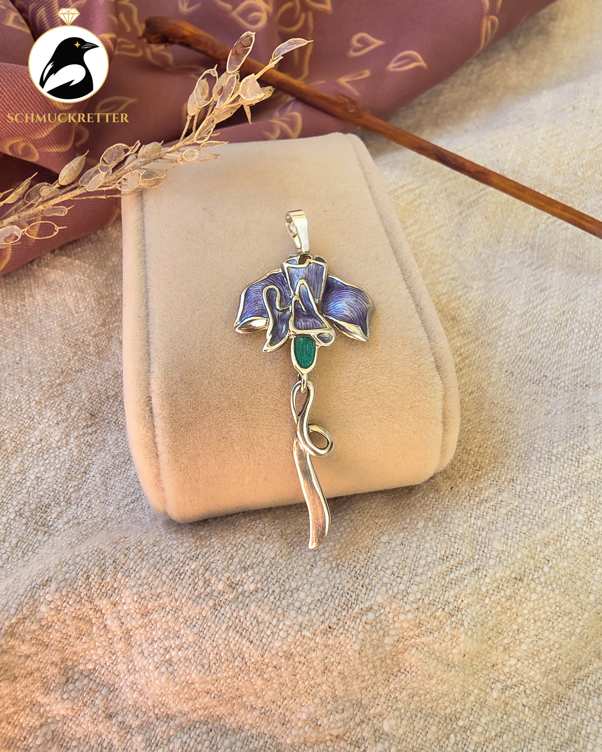 Violette Iris – Antiker Jugendstil-Anhänger aus Silber mit hochwertiger Emaille | Um 1900
