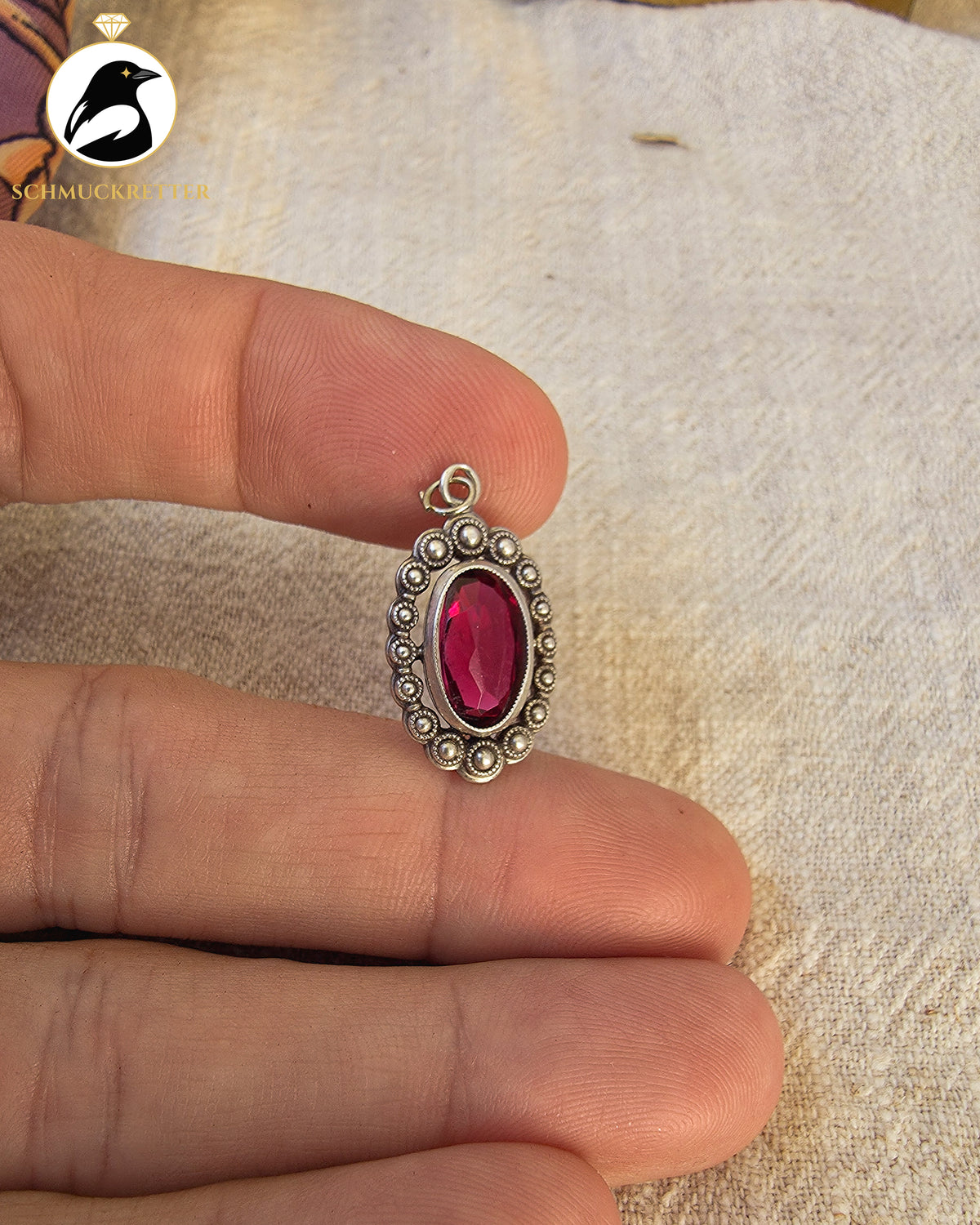 Rubinrot – 835 Silber Anhänger mit facettiertem Schmuckstein