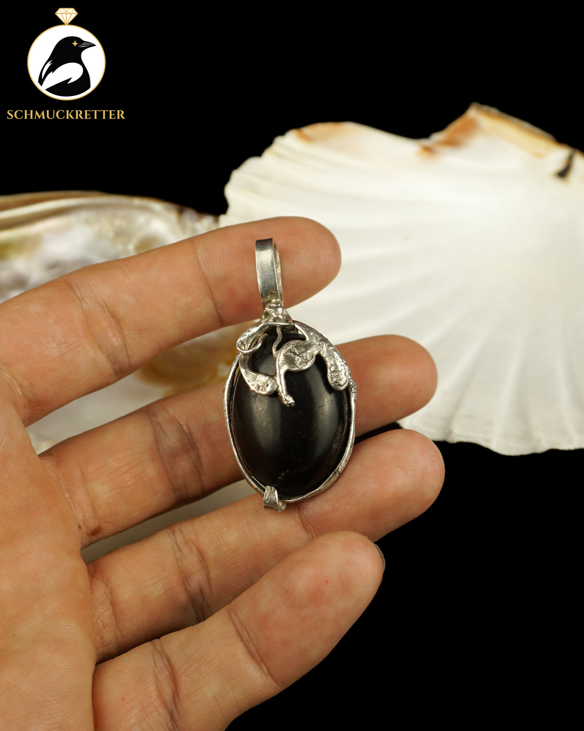 Handgearbeiteter Echtsilber-Anhänger mit Gagat-Cabochon, Vintage