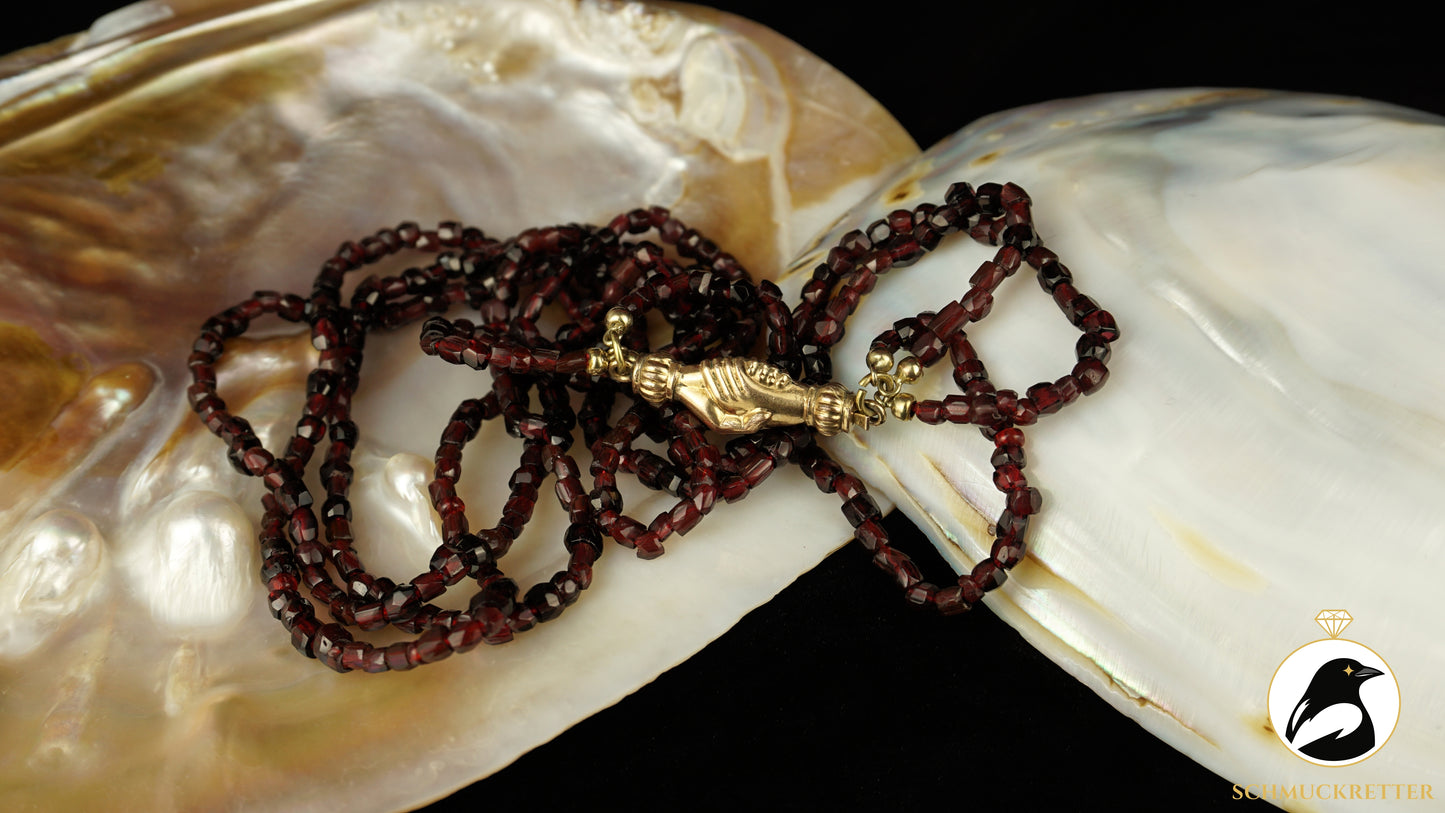 Antike dreireihige Granatkette mit vergoldetem Fede-Verschluss – um 1900, SALE