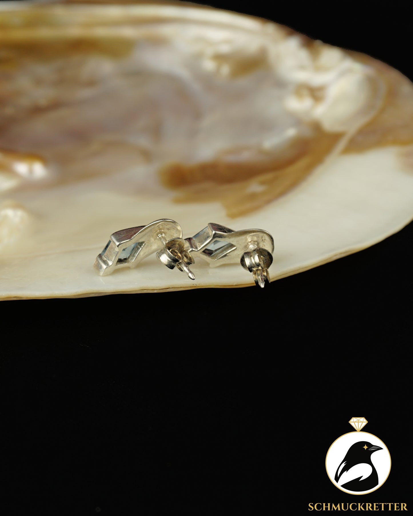 Ohrstecker mit blauem Spinell - gefasst in 925 Silber