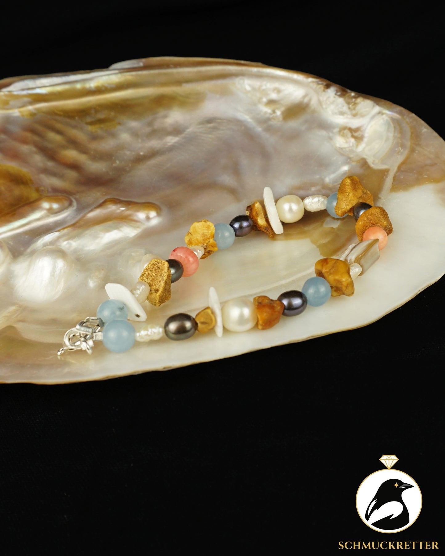 Strandgut 2: Armband mit Koralle, Bernstein, Perlen, hellblauem Beryll (Unikat)