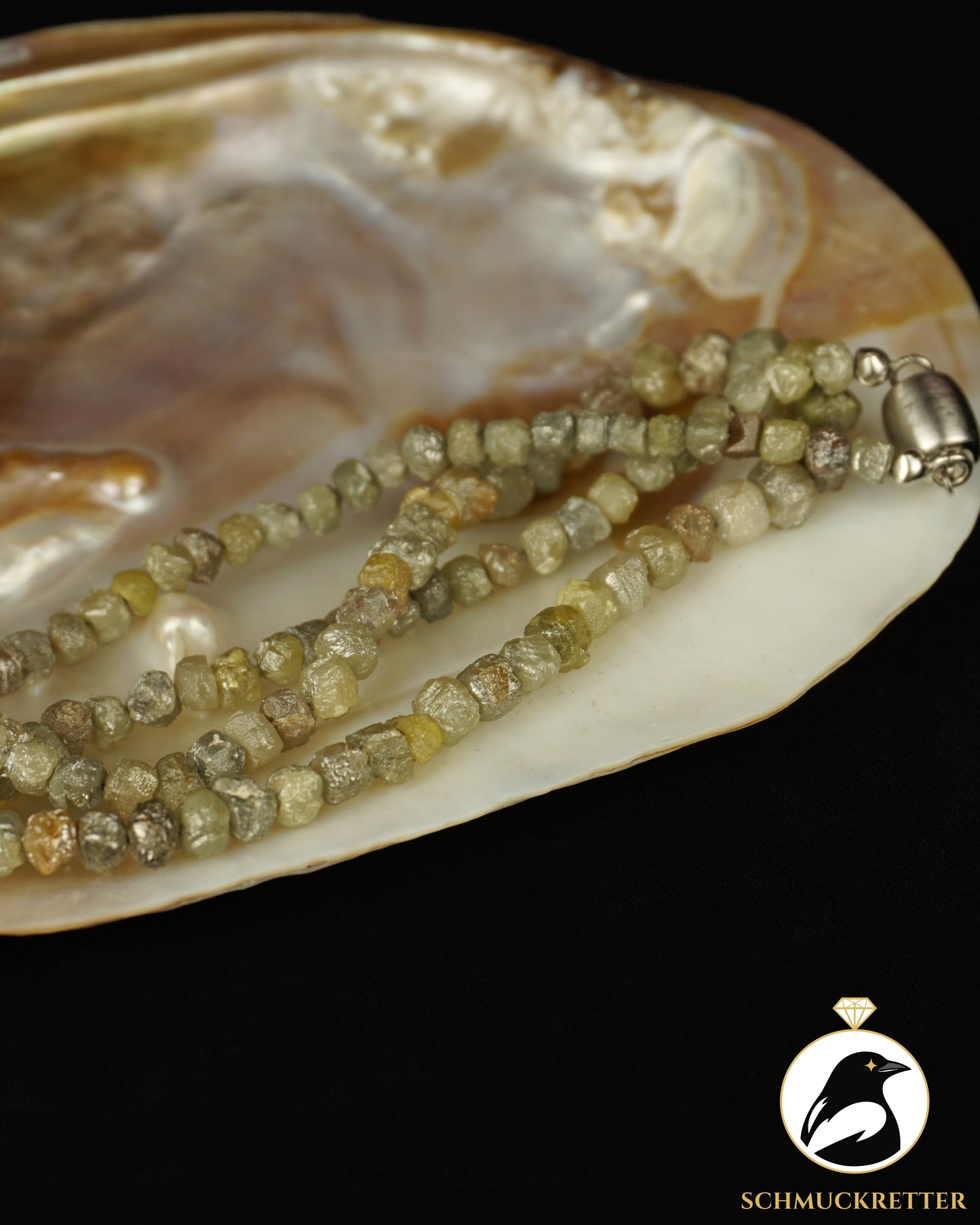 Rohdiamant-Collier mit Verschluss aus 585 Weißgold - rund 100ct!