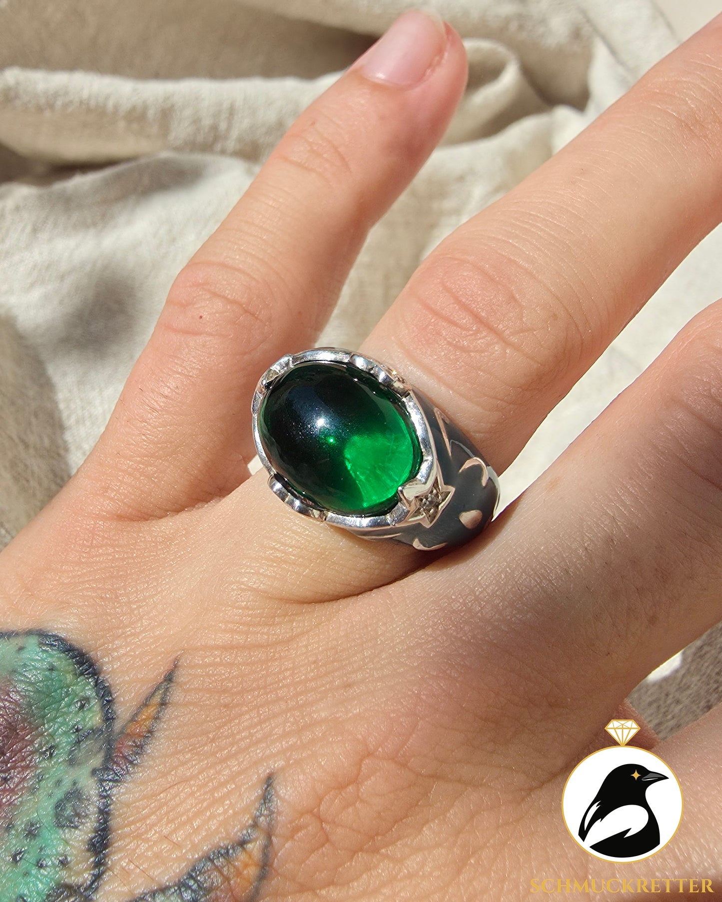 David Sigal: Ring aus 925 Silber mit grünem Stein & Emaille, Gr. 57