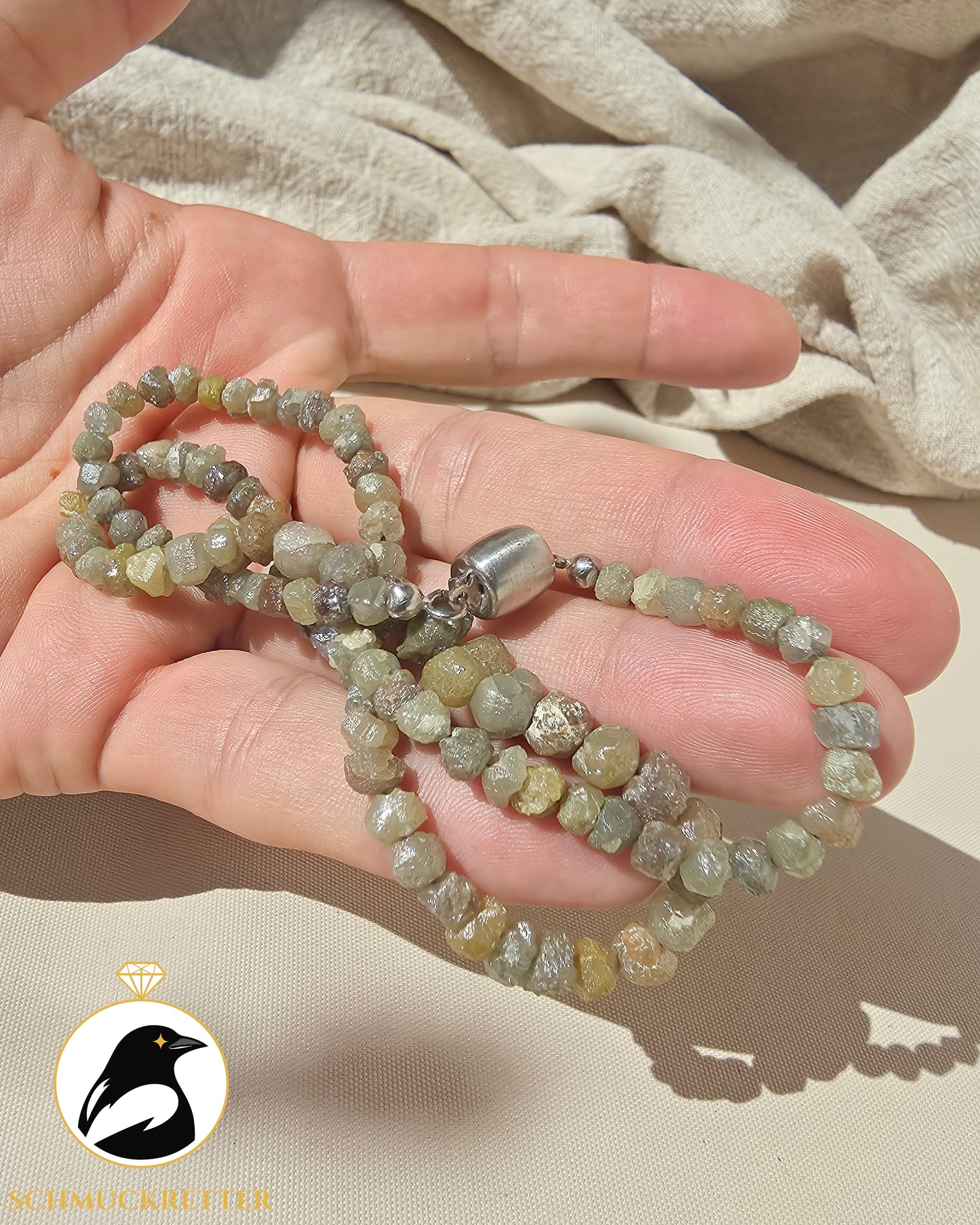 Rohdiamant-Collier mit Verschluss aus 585 Weißgold - rund 100ct!
