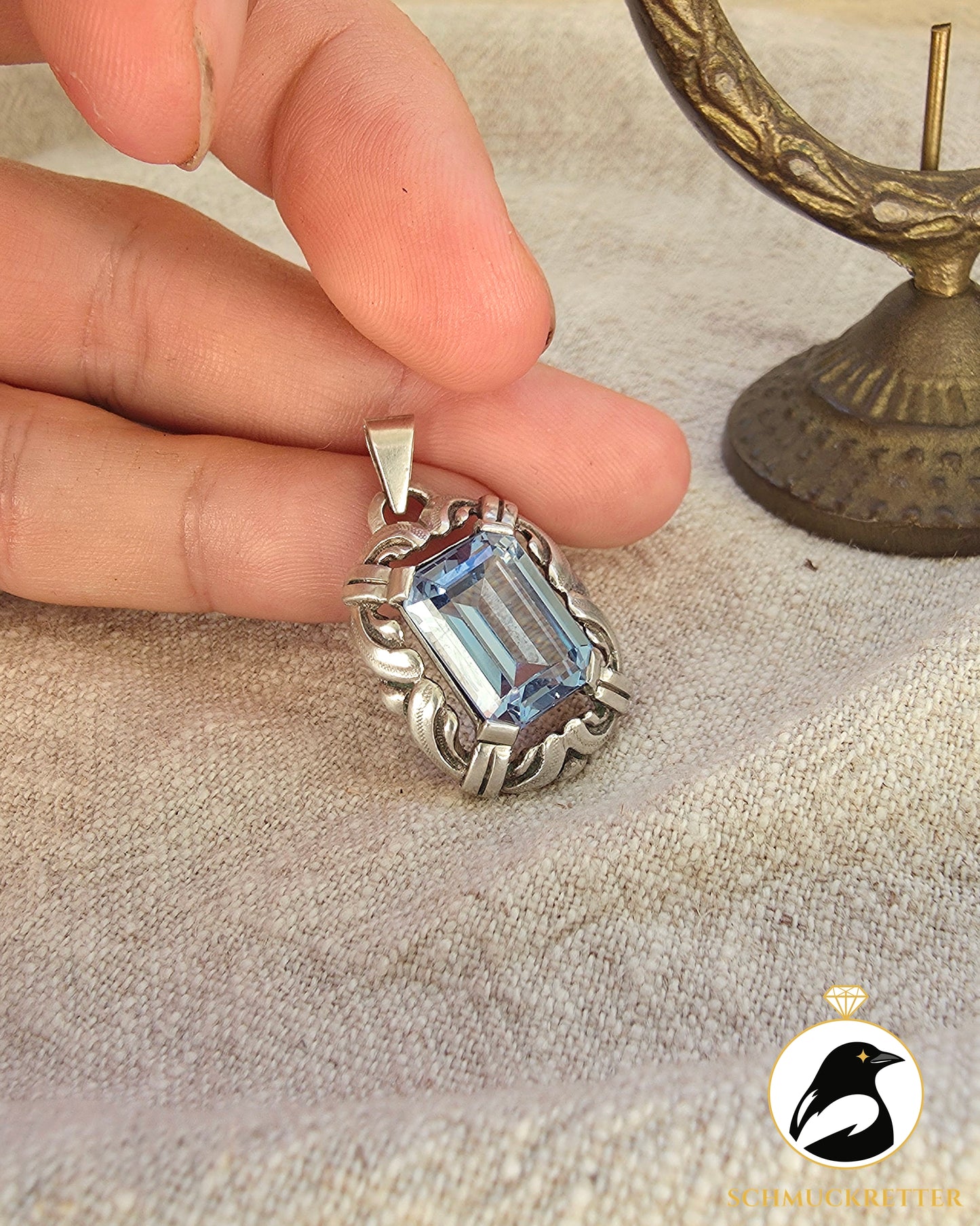 Art-Déco-Anhänger aus 835 Silber mit blauem Verneuil-Spinell