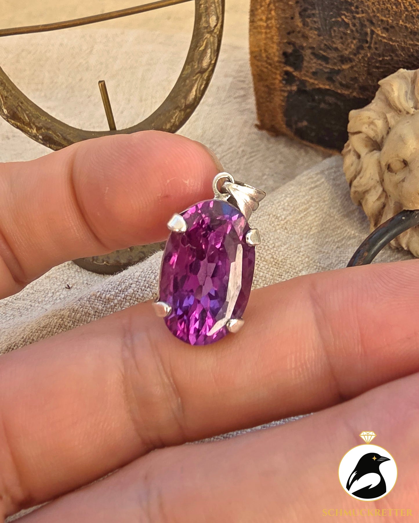 Art-Déco-Anhänger aus 835 Silber mit violettblauem Verneuil-Saphir