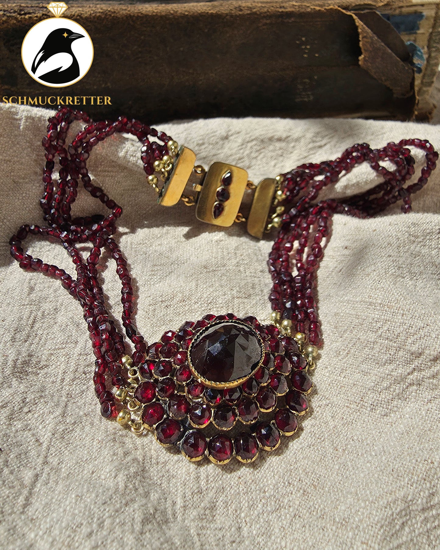 Antikes Granatcollier mit böhmischen Granaten – um 1900