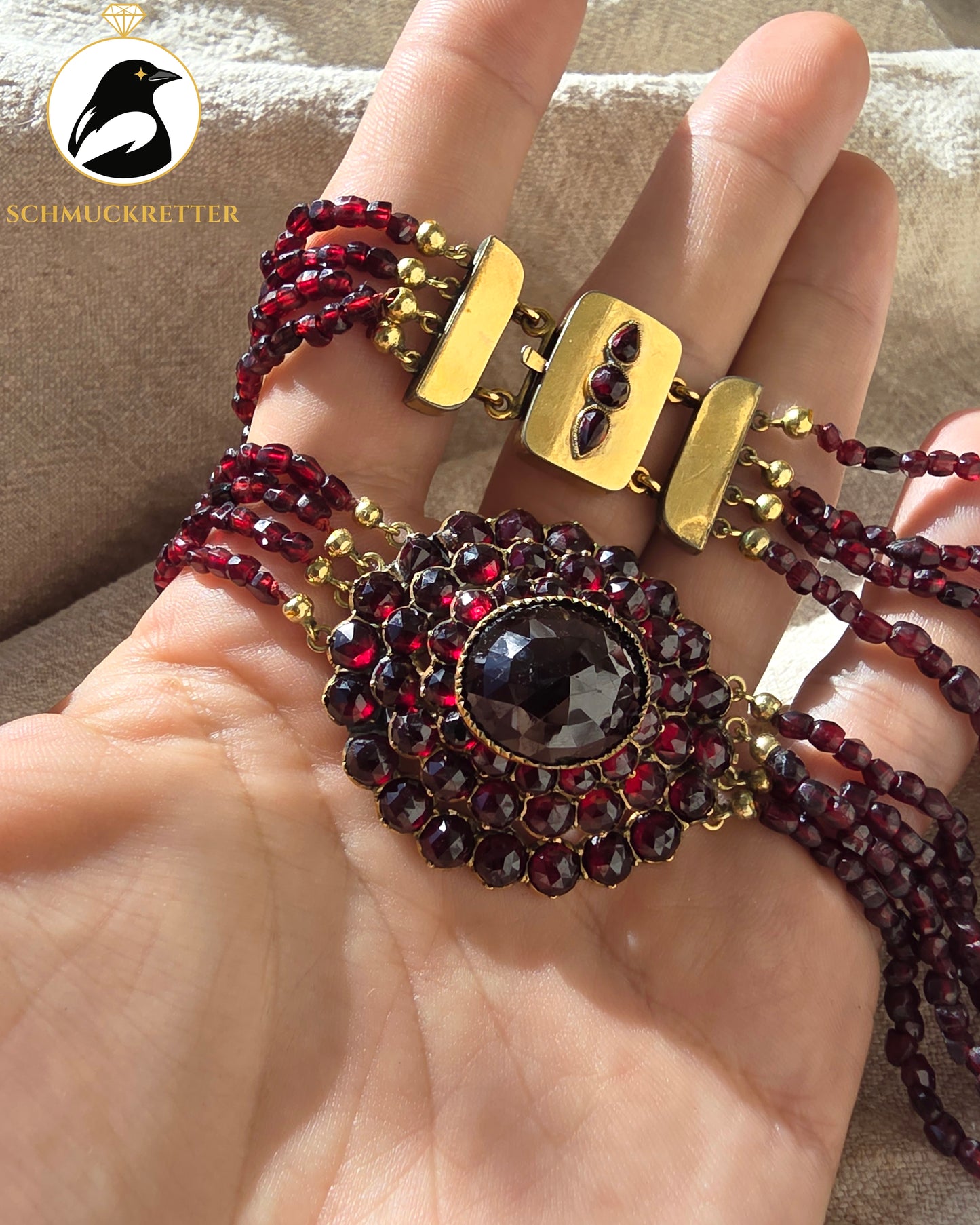 Antikes Granatcollier mit böhmischen Granaten – um 1900