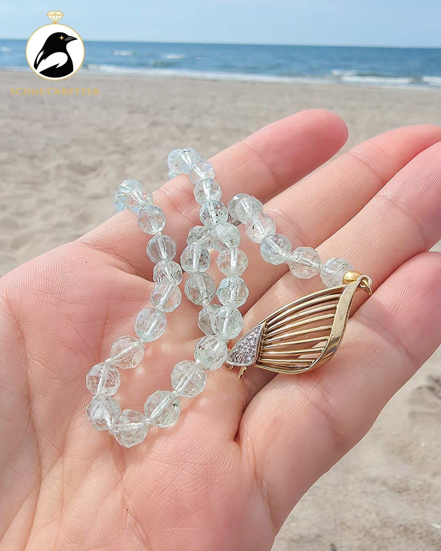 Aquamarin-Kette in facettierten Rondellen mit vergoldetem 925 Silber Mittelstück