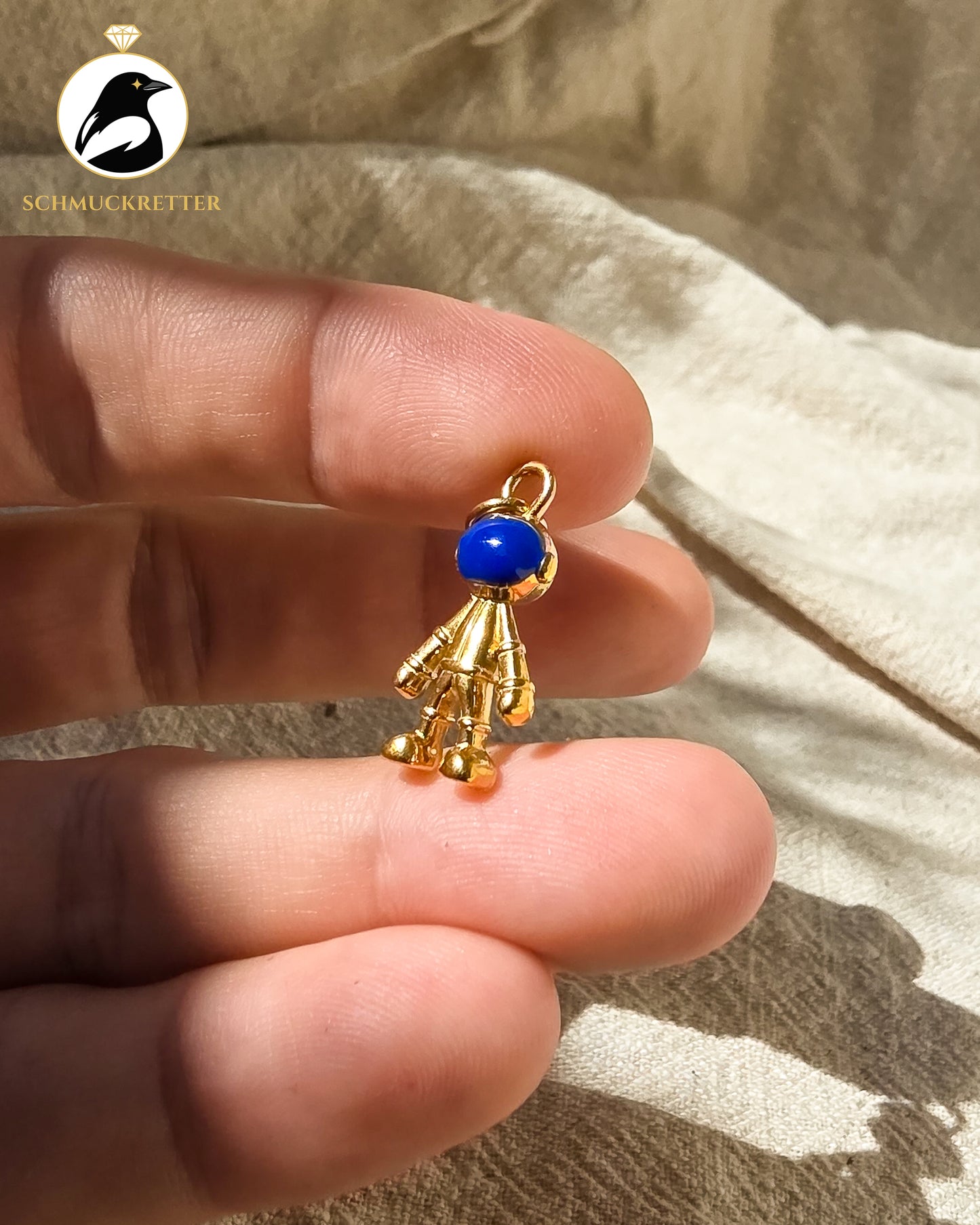 Astronaut Anhänger mit blauer Emaille aus vergoldetem Edelstahl