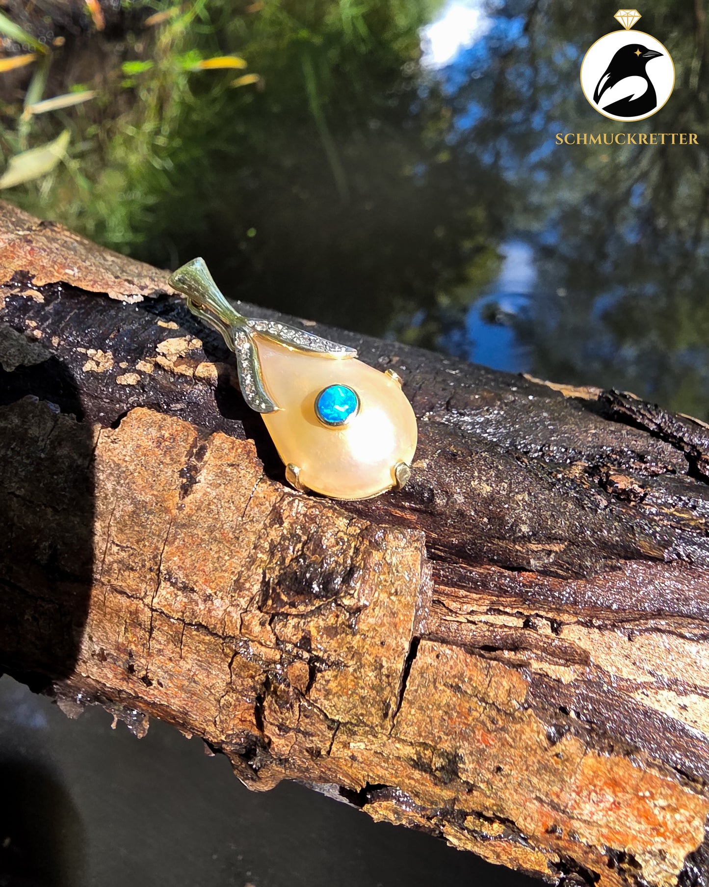 Ozeanträne - Anhänger mit Vollopal, Diamanten & Perle - gefertigt aus 585 Gelbgold