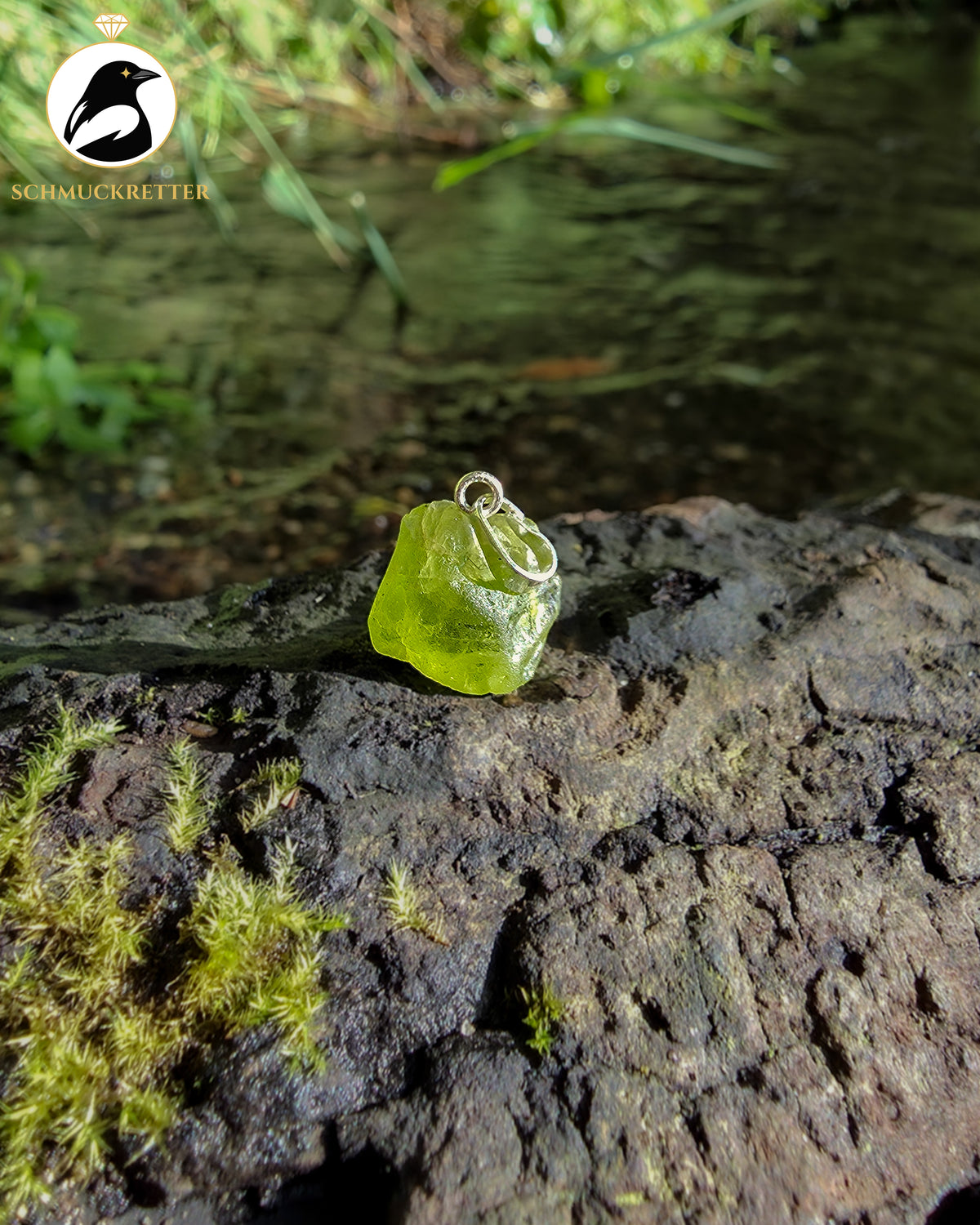 Roher Peridot-Anhänger aus 925 Silber