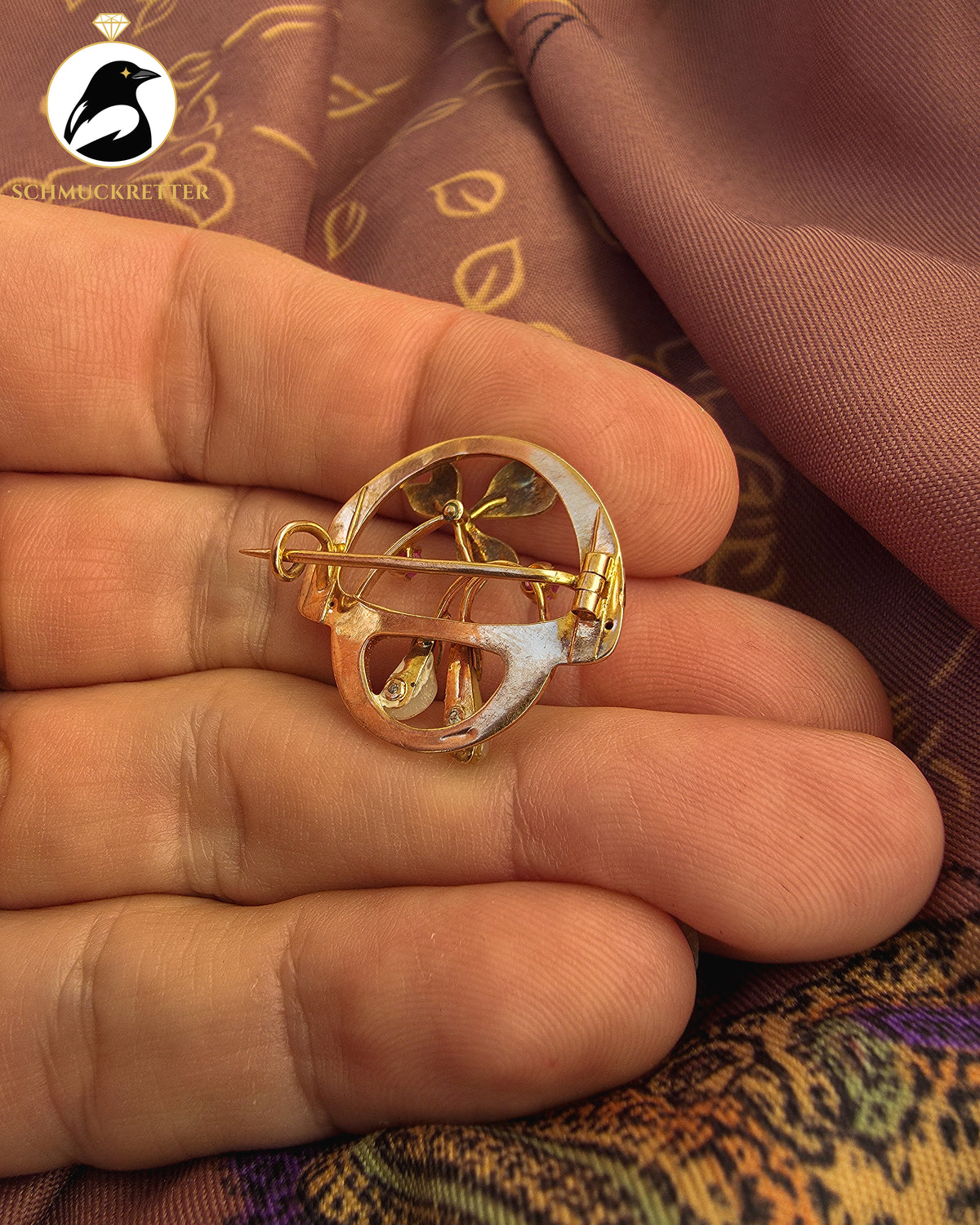 585 Gold Brosche mit Emaille, Rubinbesatz & Perlen – Jugendstil, um 1900