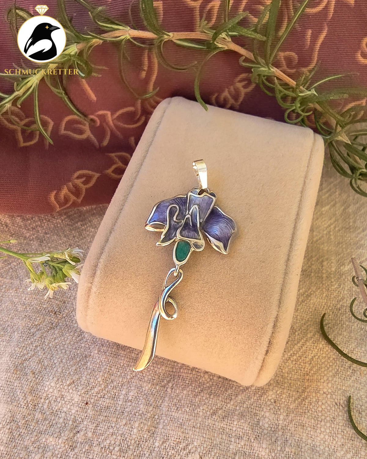 Violette Iris – Antiker Jugendstil-Anhänger aus Silber mit hochwertiger Emaille | Um 1900
