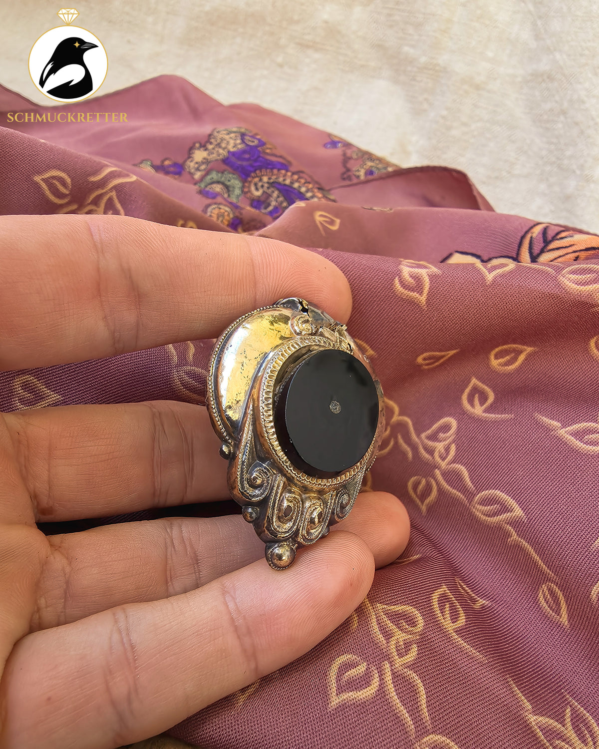 Vergangener Glanz – Antiker Biedermeier-Trauerschmuck mit Onyx (beschädigt)