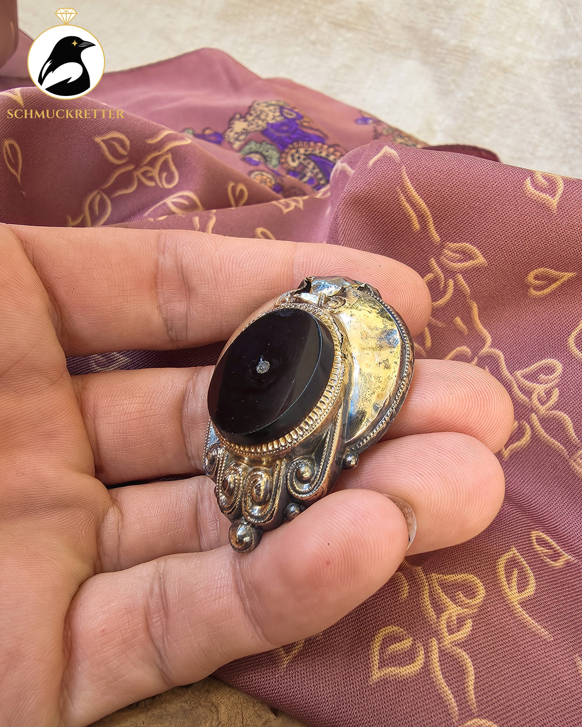 Vergangener Glanz – Antiker Biedermeier-Trauerschmuck mit Onyx (beschädigt)