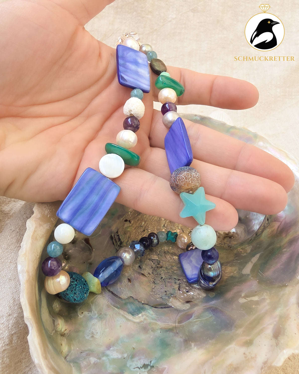 Mondlicht & Muscheln | Unikatkette mit Edelsteinen, Süßwasserperlen & 925 Silber