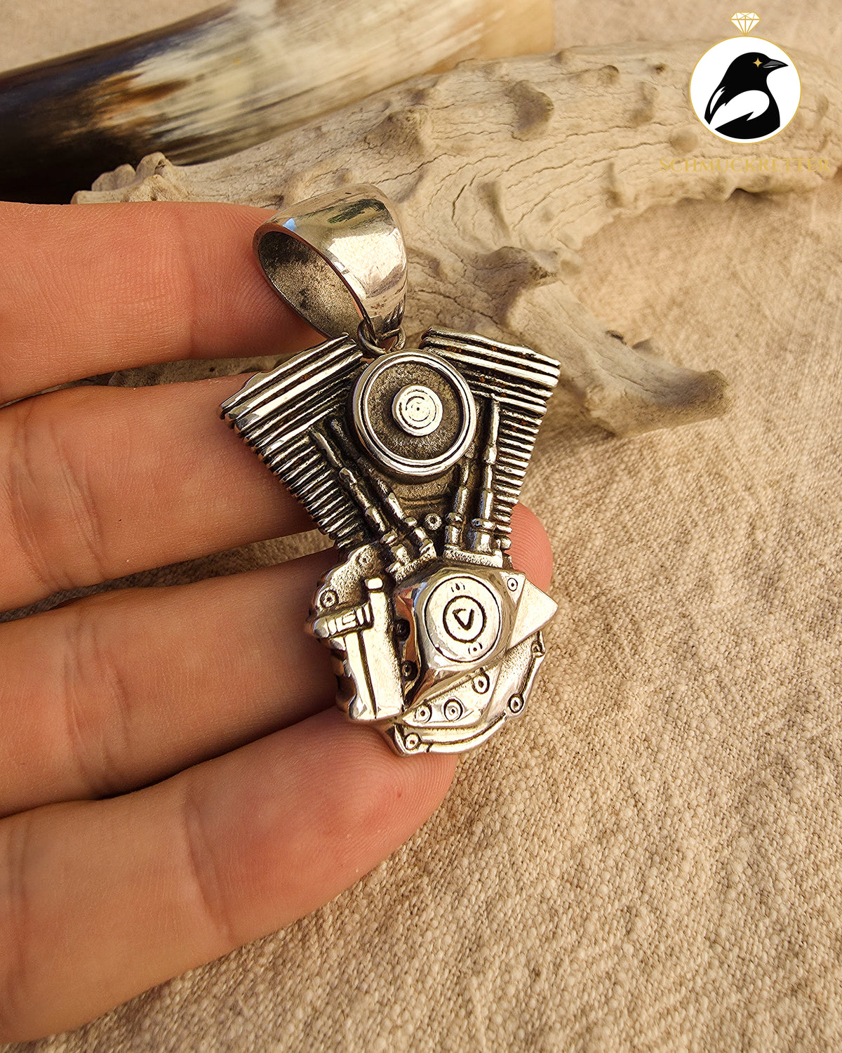 Massiver V-Twin-Motorblock-Anhänger aus Edelstahl