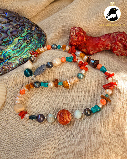 Farben der Karibik – Unikatkette mit Larimar, Koralle, Perlen & Türkis