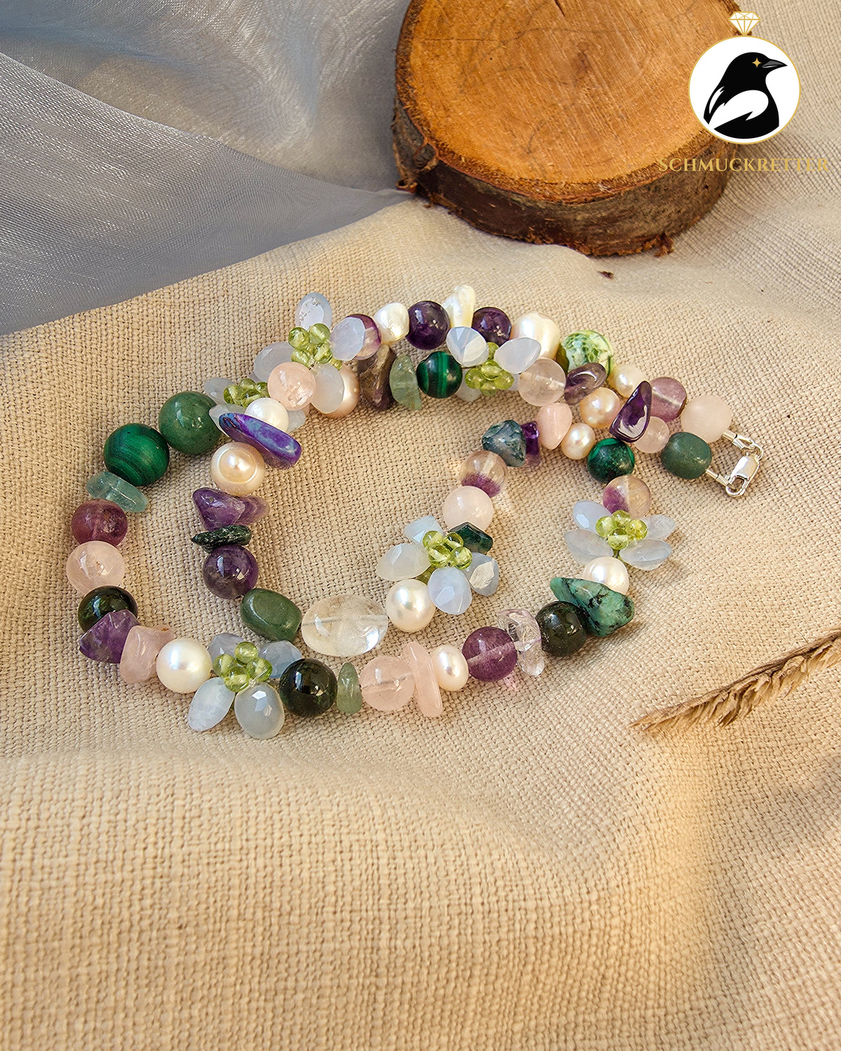 Elfenwiese – Unikatkette mit Amethyst, Chalcedon, Peridot & Perlen