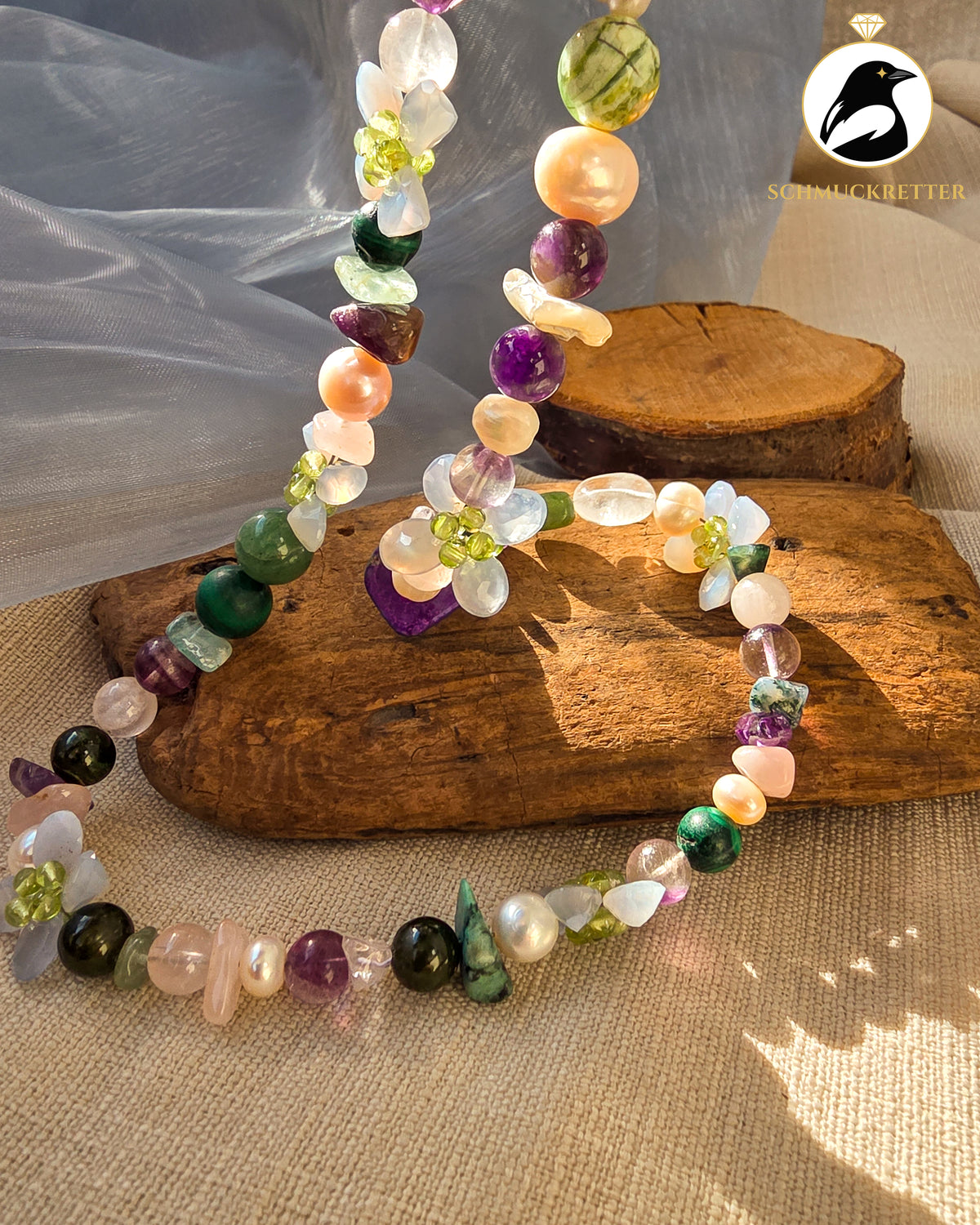 Elfenwiese – Unikatkette mit Amethyst, Chalcedon, Peridot & Perlen