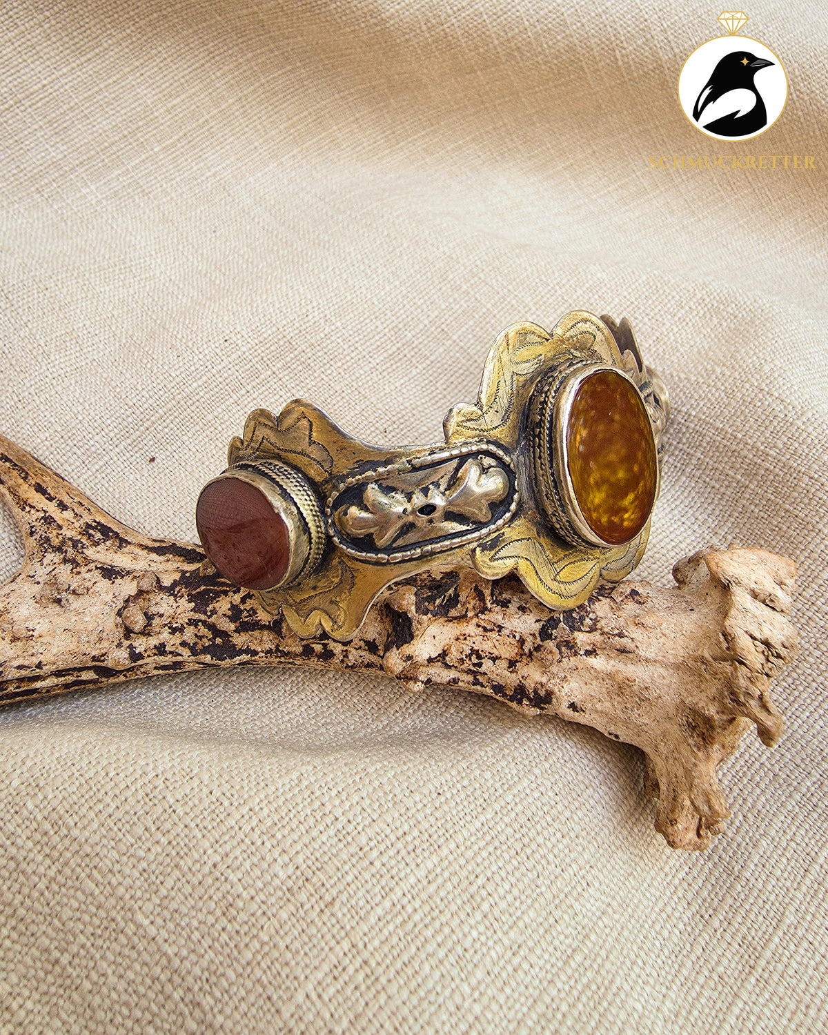 Vintage Armreif aus Afghanistan mit 3 echten Karneolen – Tribalschmuck
