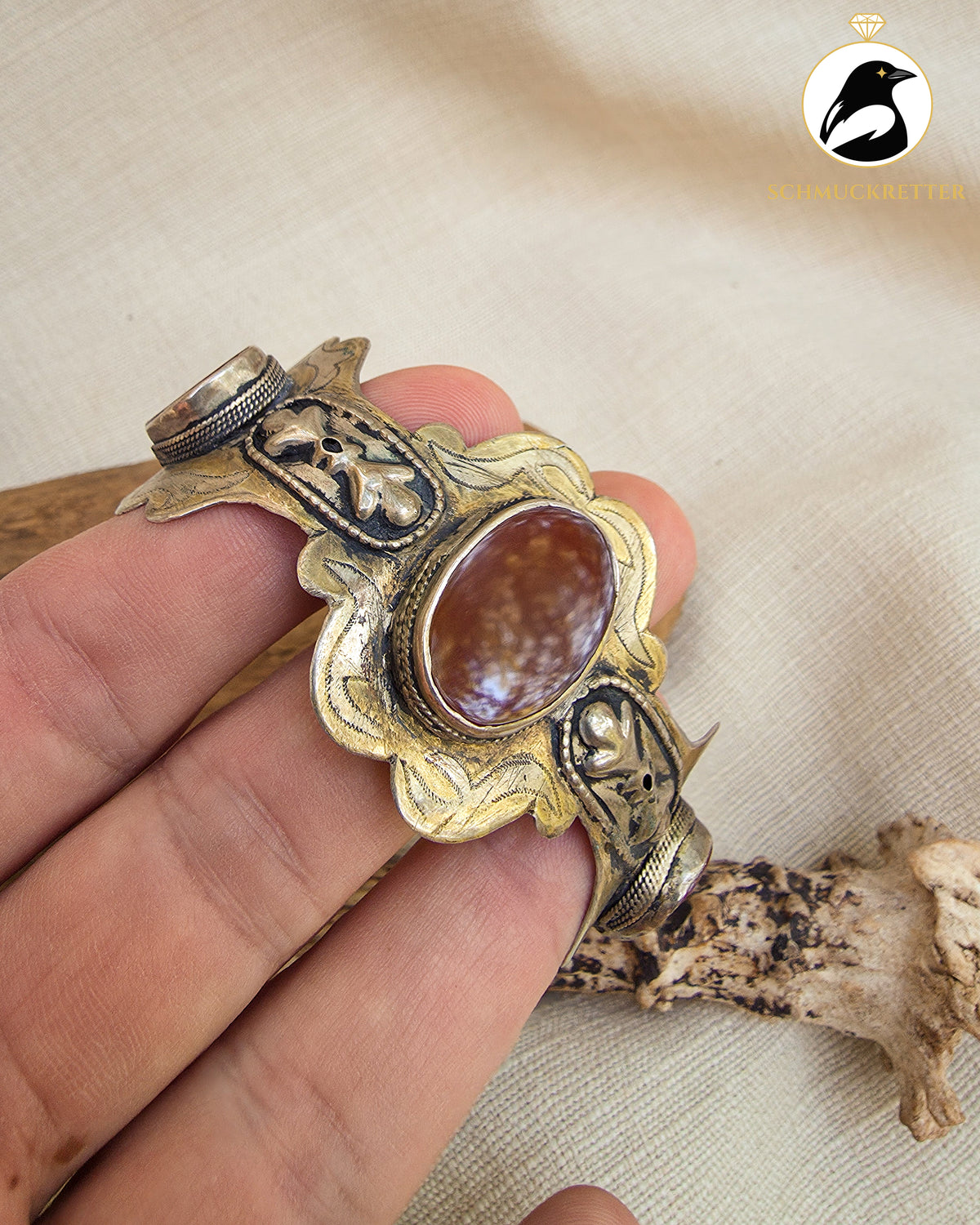 Vintage Armreif aus Afghanistan mit 3 echten Karneolen – Tribalschmuck