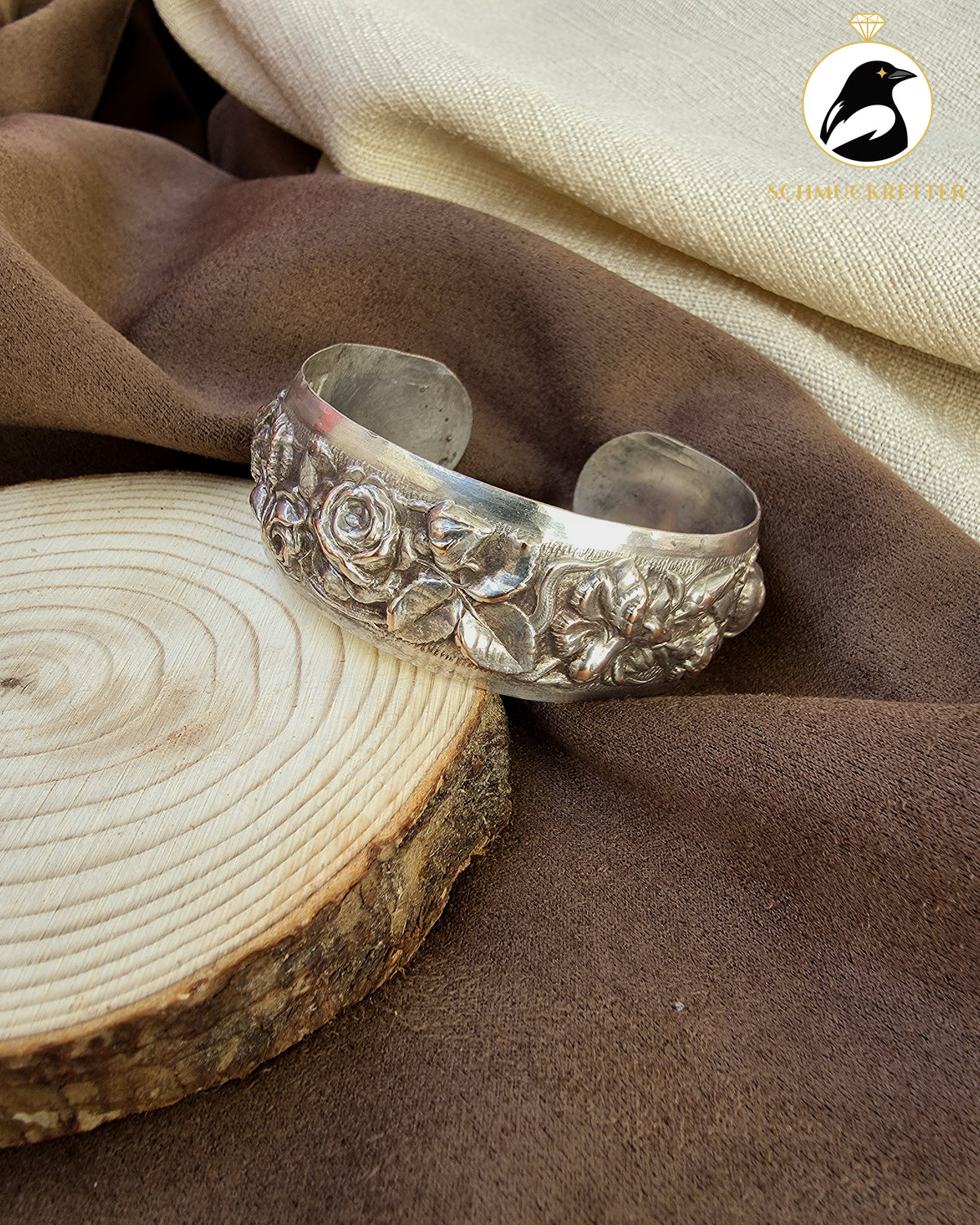 Versilberter Vintage Armreif mit Rosendekor