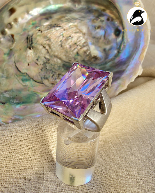 Massiver Ring mit lila Zirkonia – 925 Silber, Gr. 56