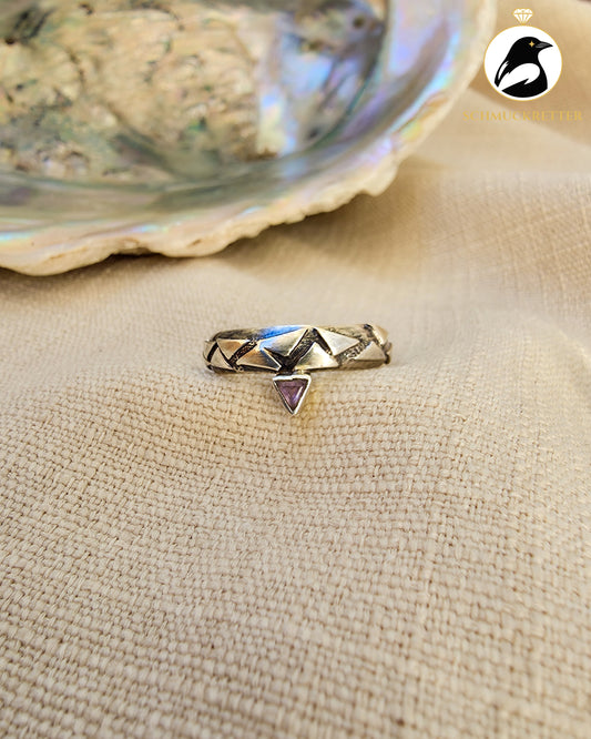 Ring mit Amethyst – 925 Silber, strukturierte Oberfläche, Gr. 54
