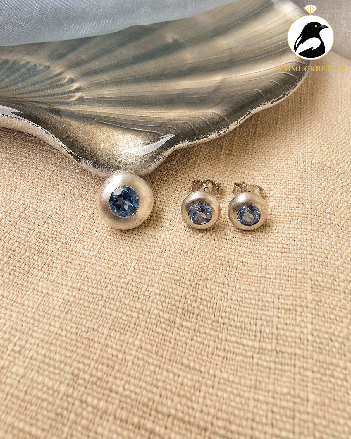 Handgefertigtes Schmuckset mit Blautopasen – 925 Silber│Anhänger + Ohrringe
