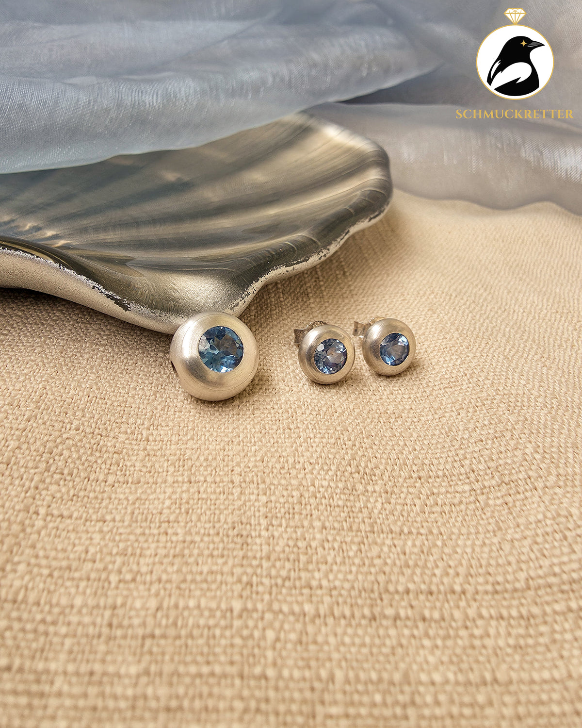 Handgefertigtes Schmuckset mit Blautopasen – 925 Silber│Anhänger + Ohrringe