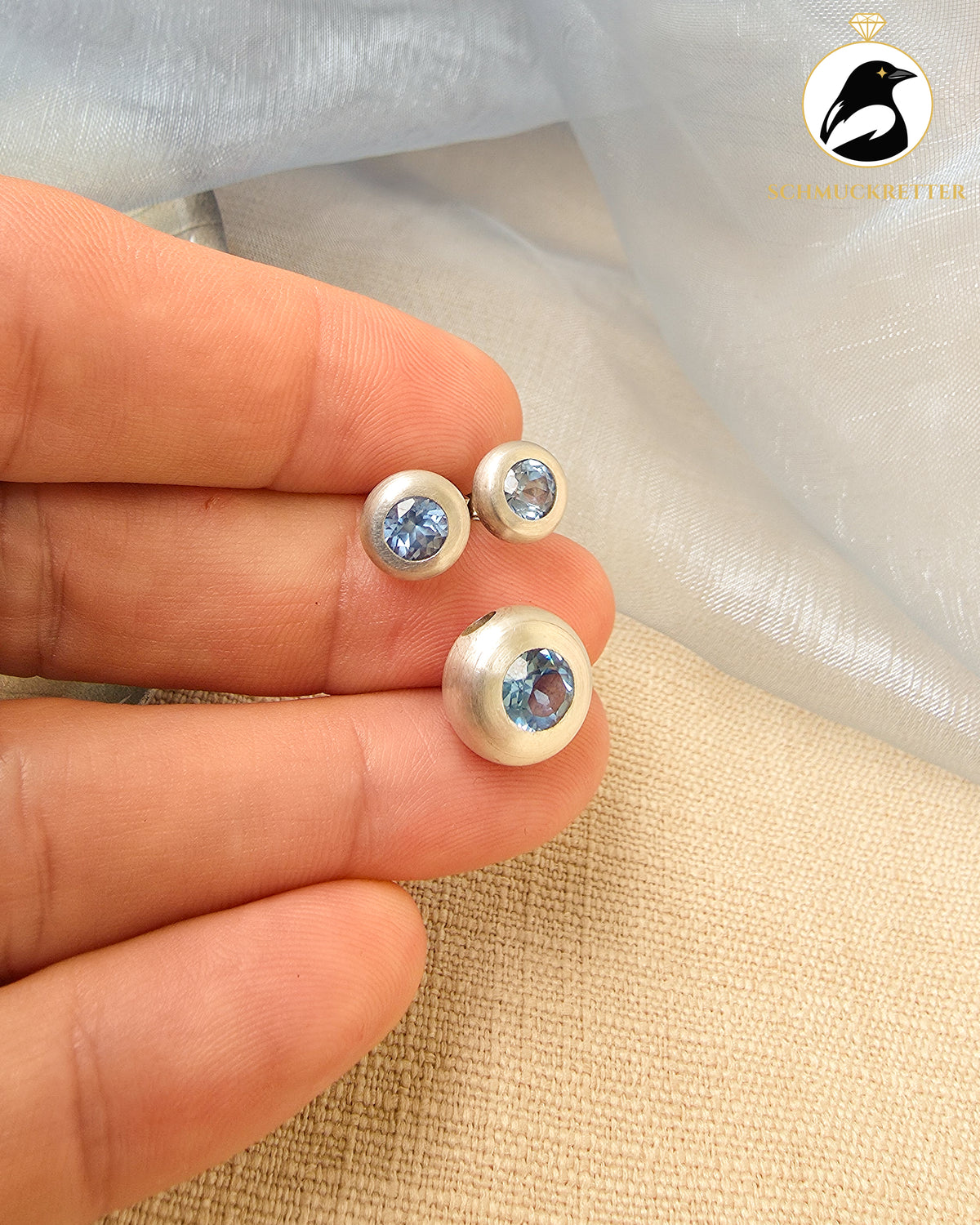 Handgefertigtes Schmuckset mit Blautopasen – 925 Silber│Anhänger + Ohrringe
