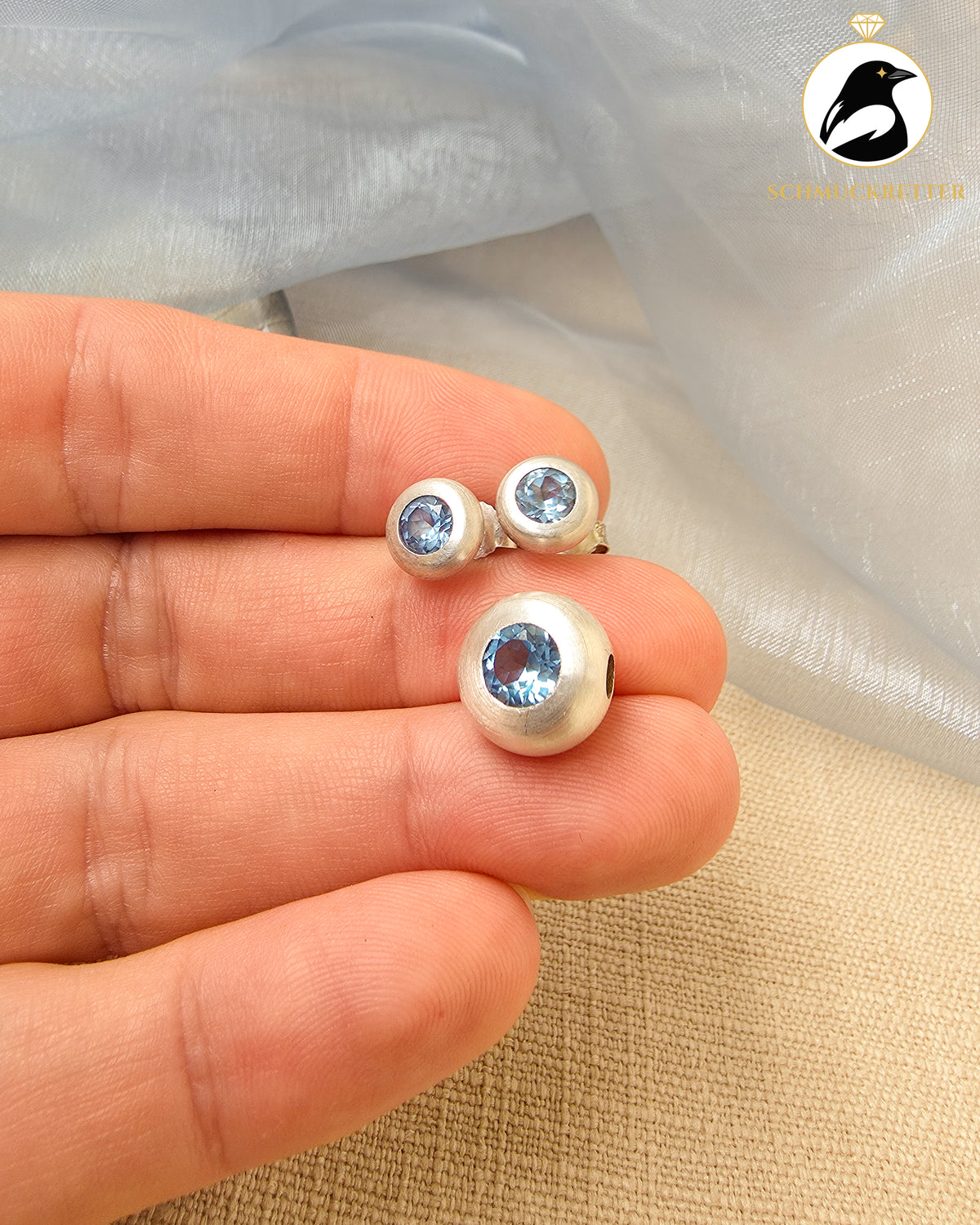 Handgefertigtes Schmuckset mit Blautopasen – 925 Silber│Anhänger + Ohrringe