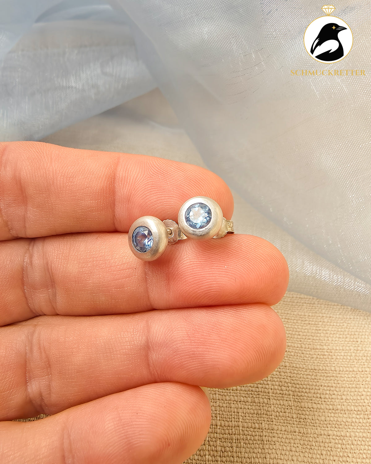 Handgefertigtes Schmuckset mit Blautopasen – 925 Silber│Anhänger + Ohrringe