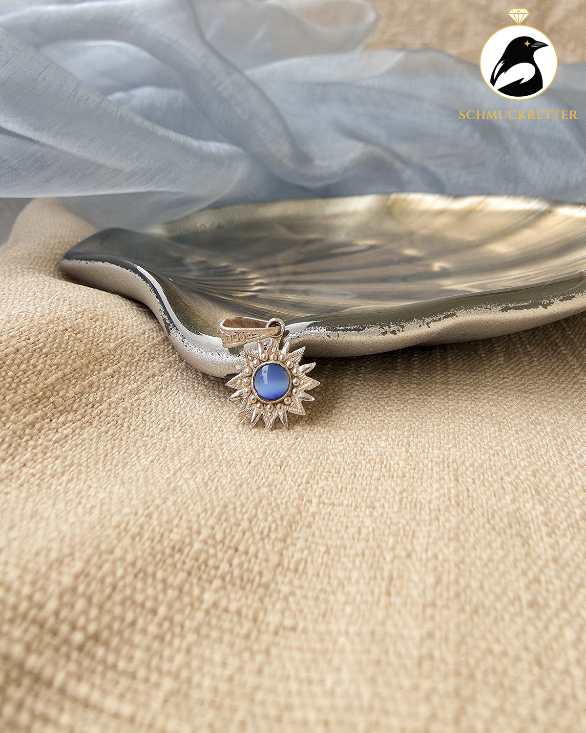 Sonnenanhänger mit blauem Katzenaugen-Glasstein – 925 Silber