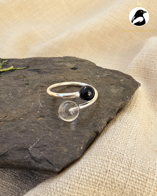 Double Trouble | Offener Kugelring mit Bergkristall & Onyx aus 925 Silber