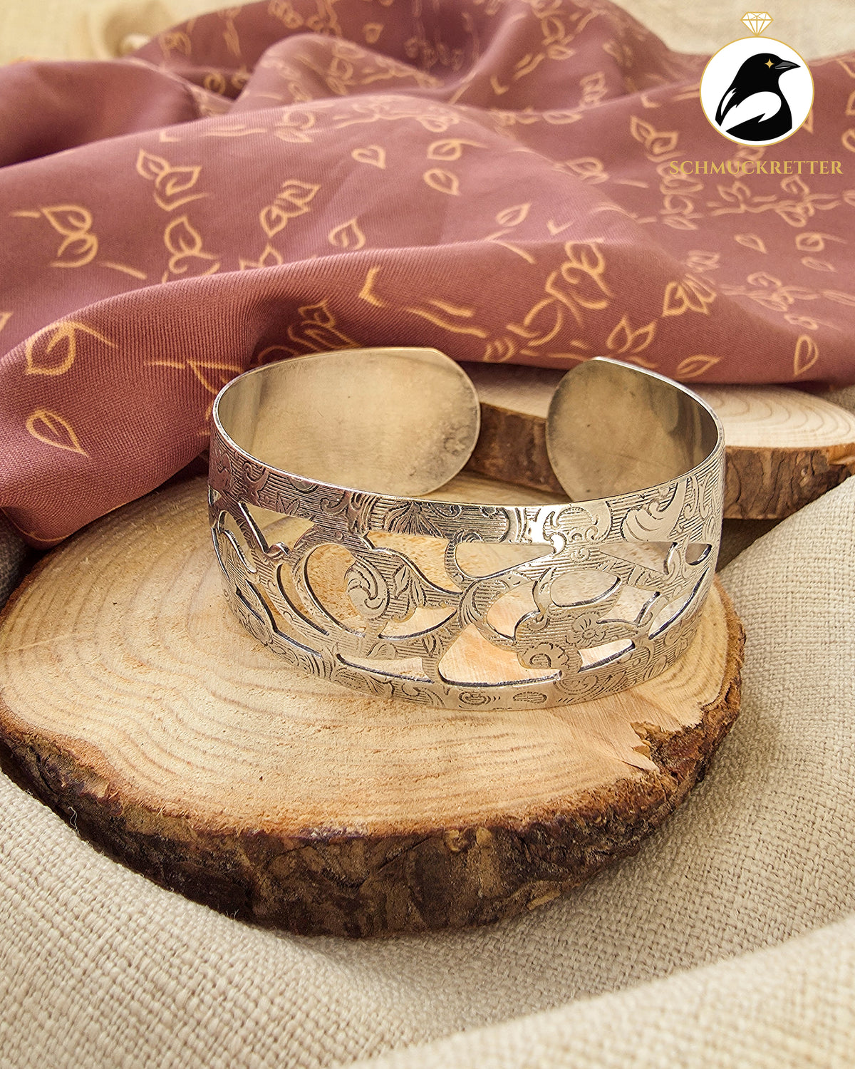 Vintage Armreif versilbert – florale Gravuren & durchbrochenes Muster