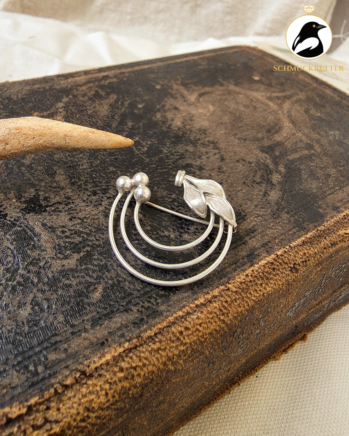 Vintage Brosche aus 800 Silber – filigranes Blätter- und Beerenmotiv