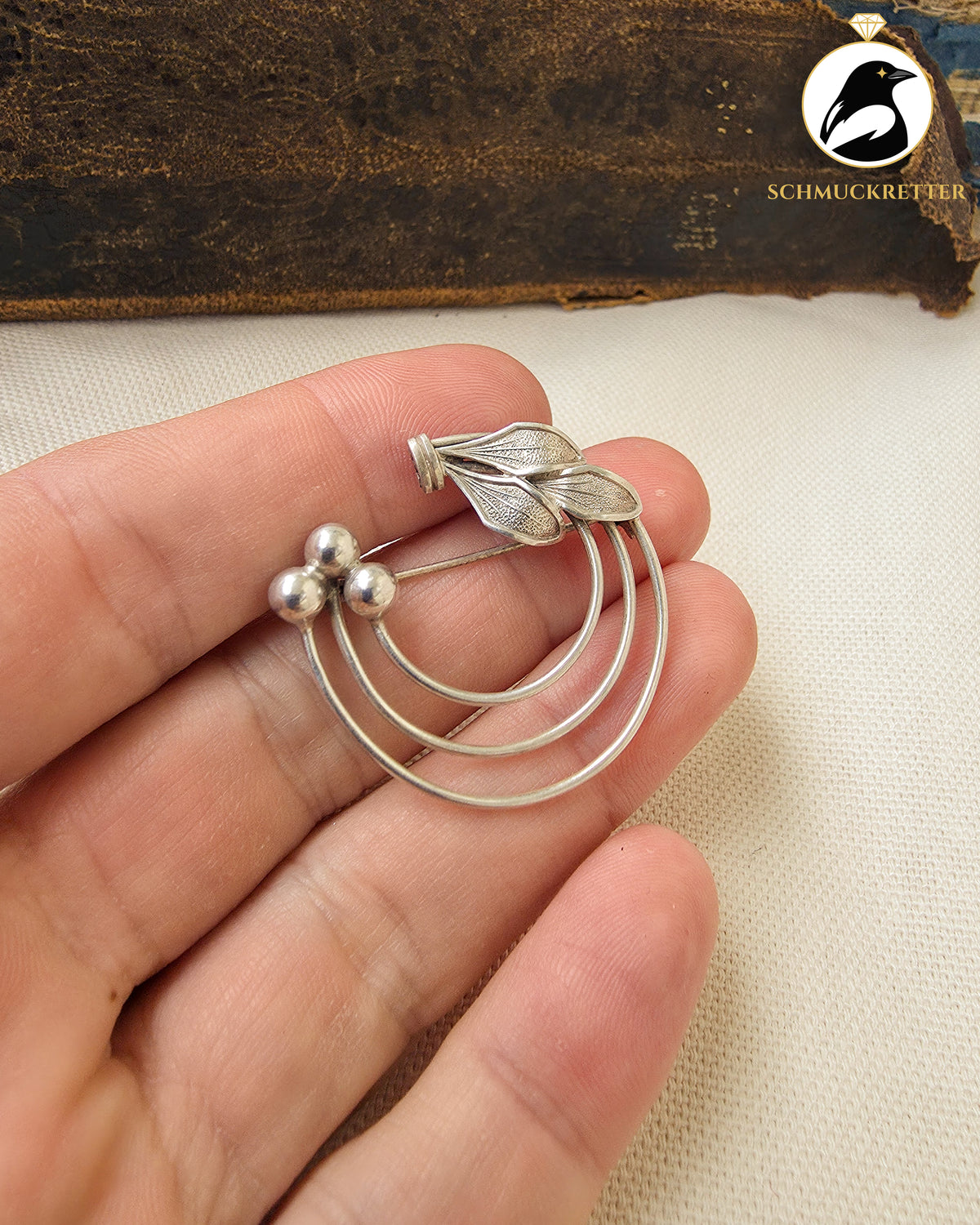 Vintage Brosche aus 800 Silber – filigranes Blätter- und Beerenmotiv