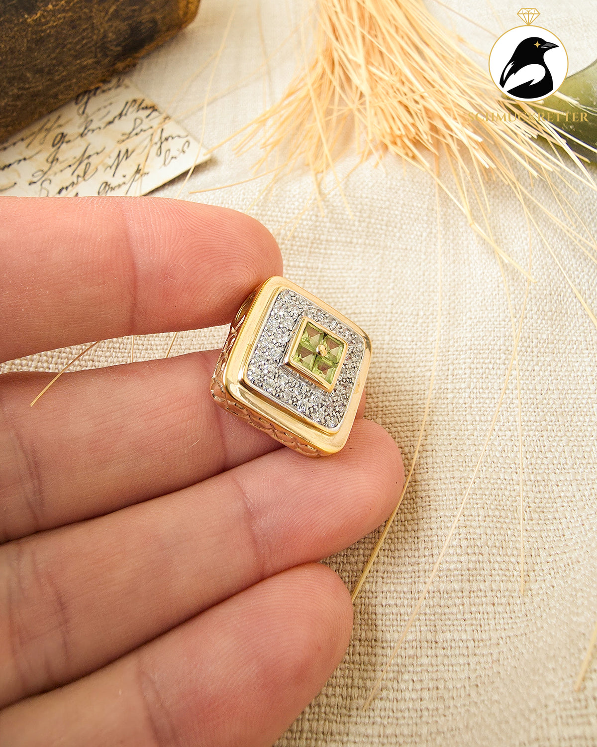 Peridot Anhänger aus vergoldetem 925 Silber │quadratisch mit Zirkonia