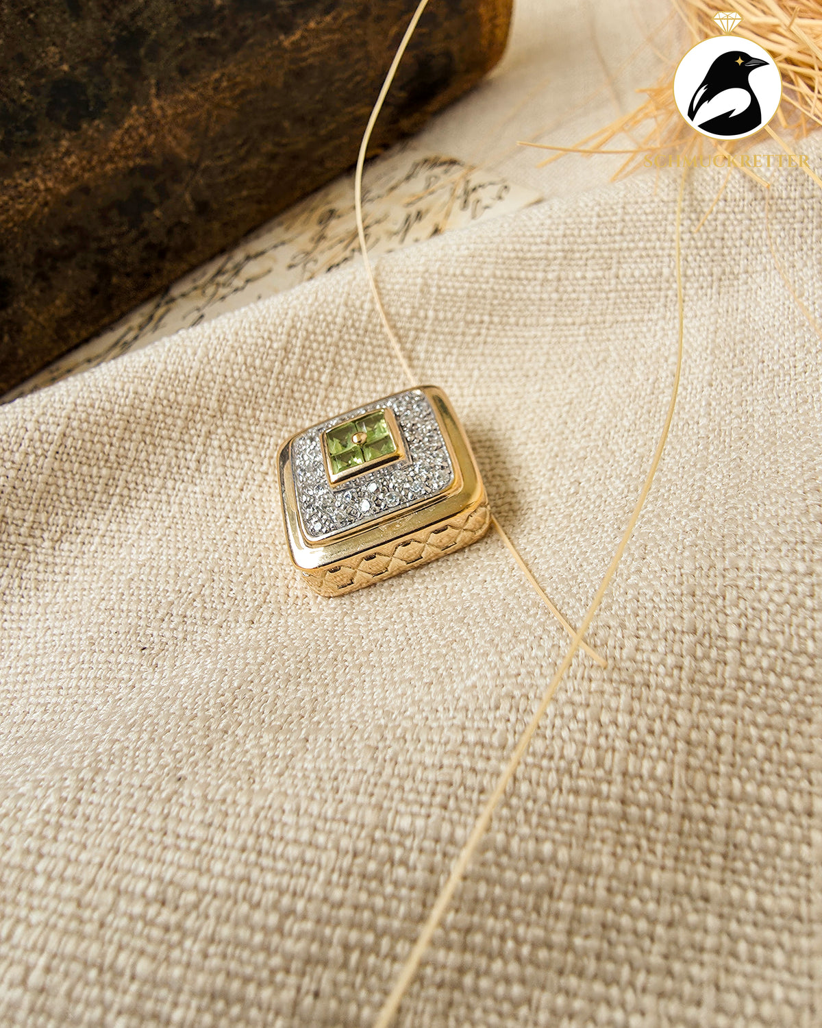 Peridot Anhänger aus vergoldetem 925 Silber │quadratisch mit Zirkonia