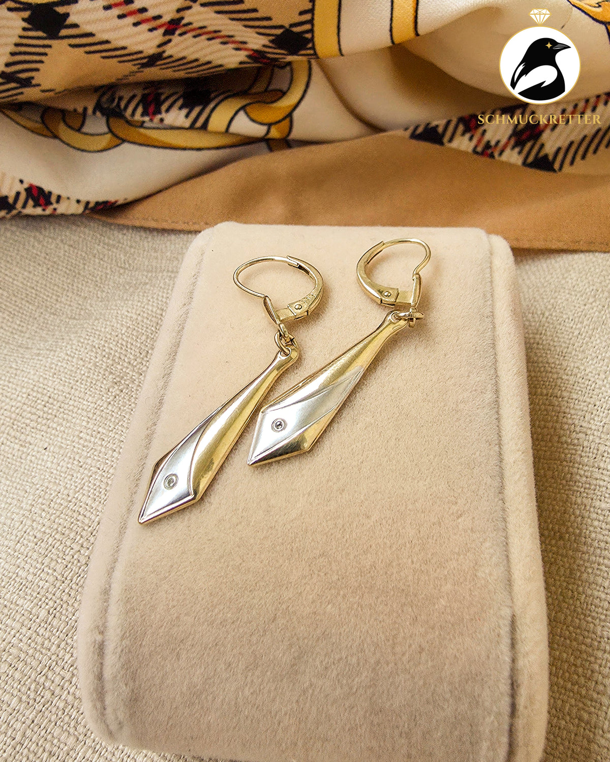 Ohrringe aus 333 Gelbgold mit kleinen Diamanten, bicolor