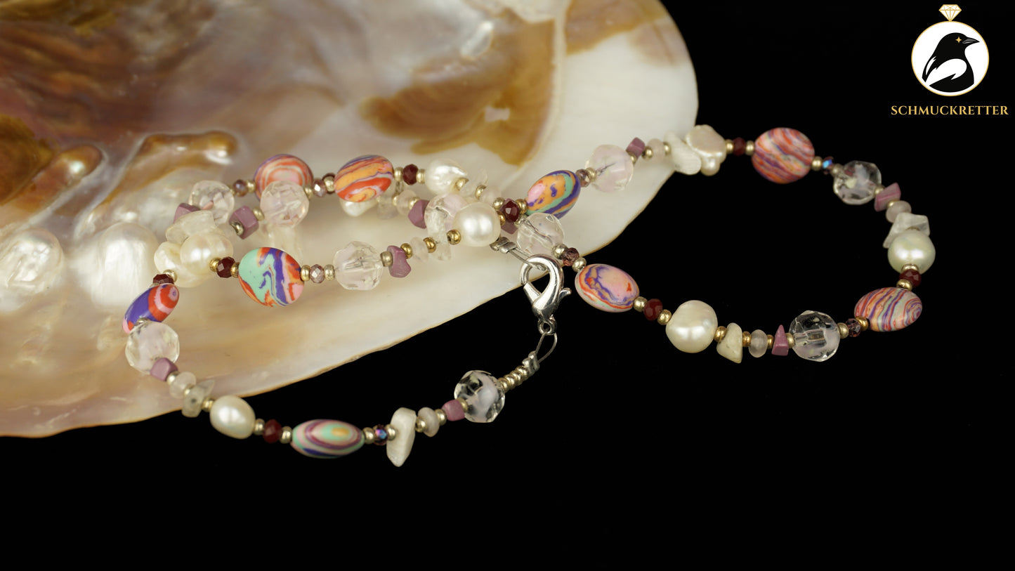 Kette 'Zuckerplanet' - mit Bergkristall, Süßwasser- und Acrylperlen