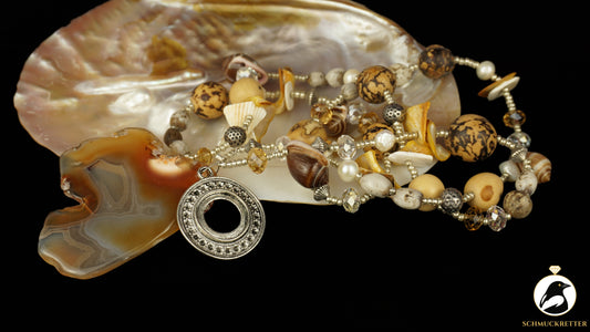 Kette 'Erdenreise' - mit Samenkapseln, Muscheln, Perlmutt & Achat-Anhänger