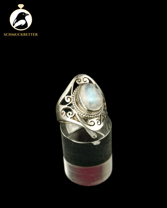 Mondstein-Ring aus 925 Silber mit verziertem Ringkopf, Gr. 53