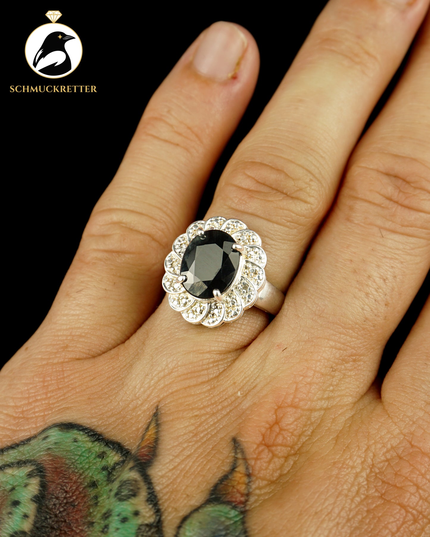 925 Silber Ring mit großem, schwarzem Saphir und kleinen Diamanten, Gr. 57