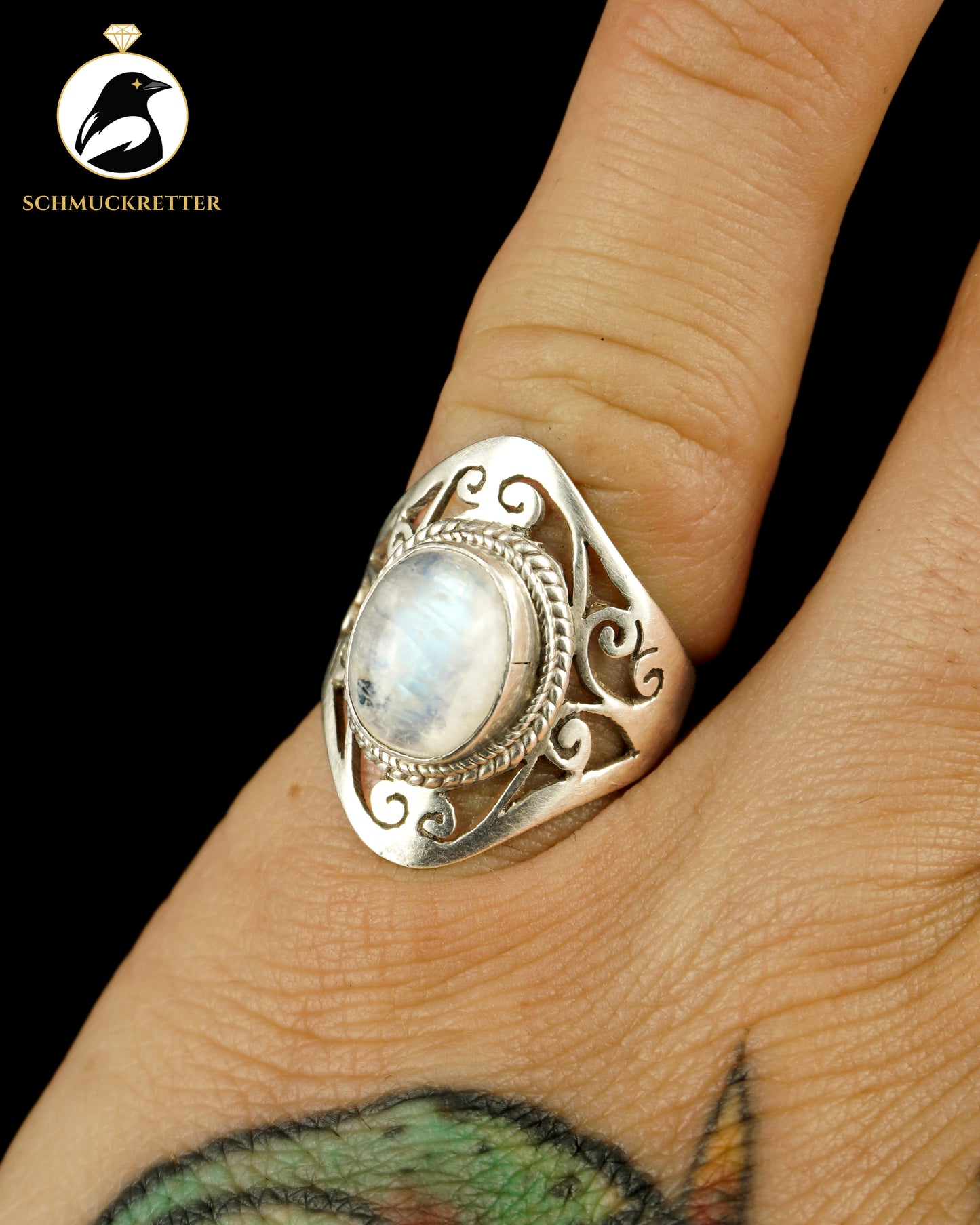 Mondstein-Ring aus 925 Silber mit verziertem Ringkopf, Gr. 53