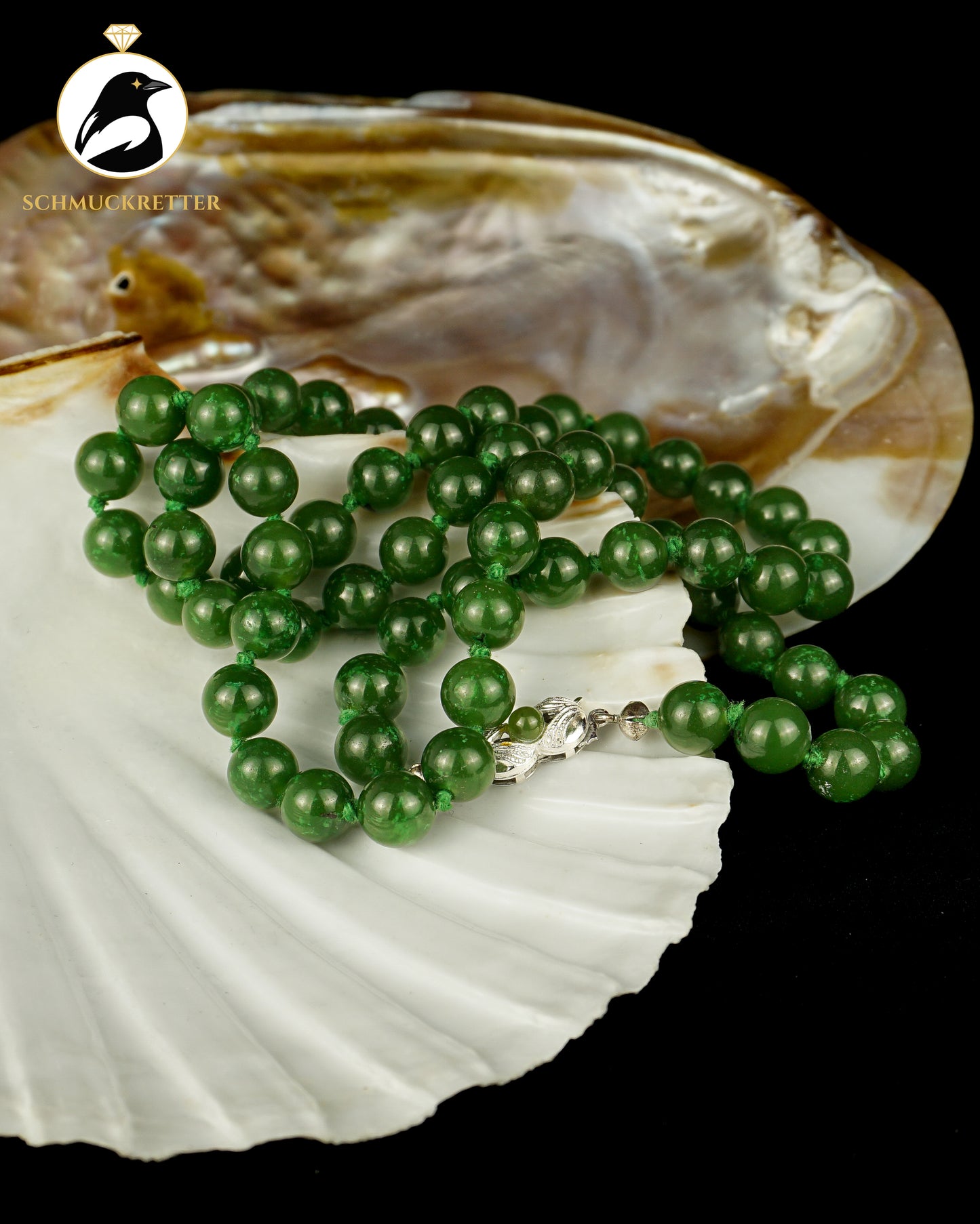 Lange Kette aus Nephrit-Jade mit 835 Silber Verschluss, Vintage